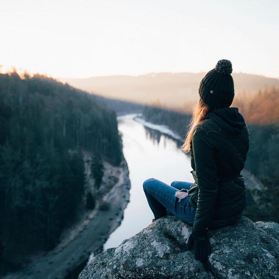 Stezka Vltavy on Instagram: “Přivítejte pondělí s nadhledem a vyhlížejte krásné zítřky👋 —————————— Vltavská vyhlídka Baba z @jiznicechy od @maxime_north 📸😍 . . .…”